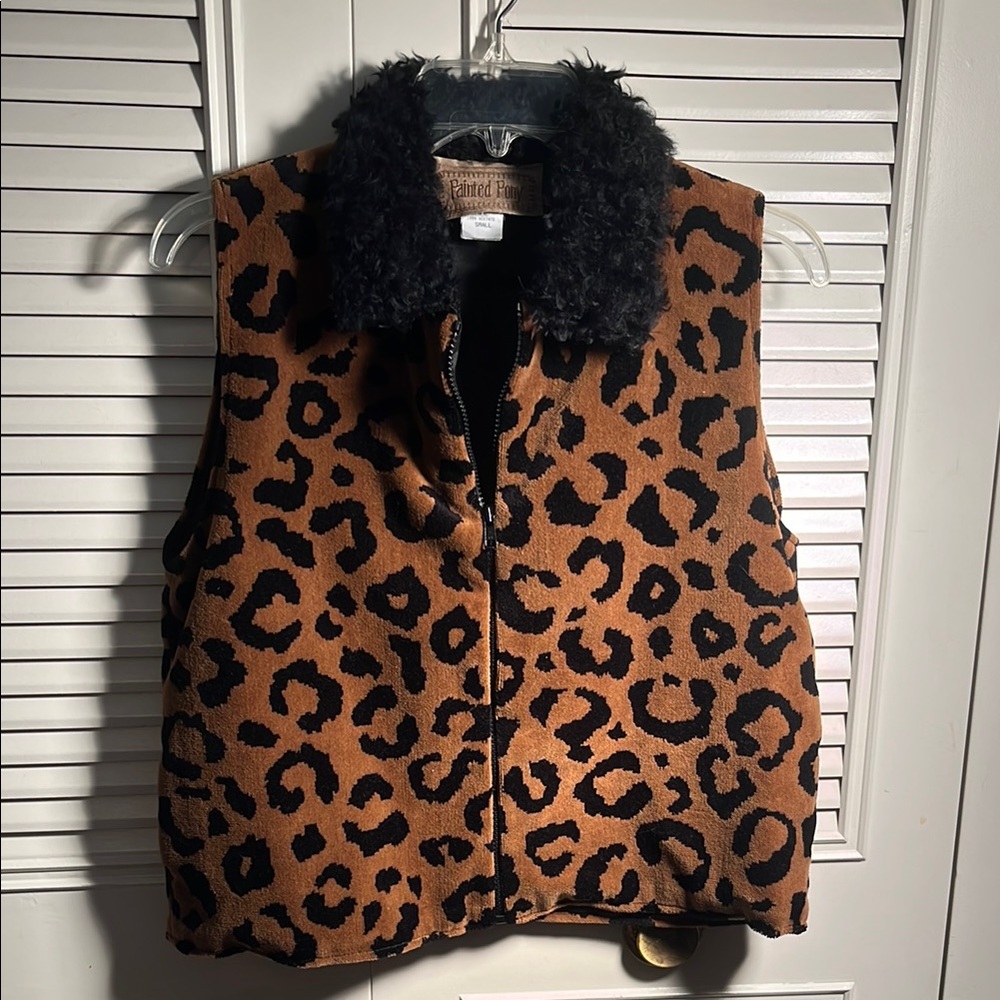 Vest. Painted Pony , small !  Zips ,pockets a great find !